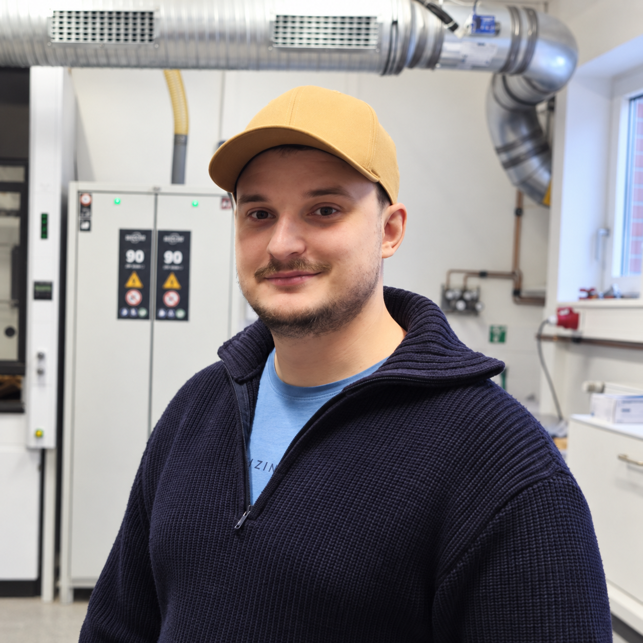 Hinrich Reller in the laboratory